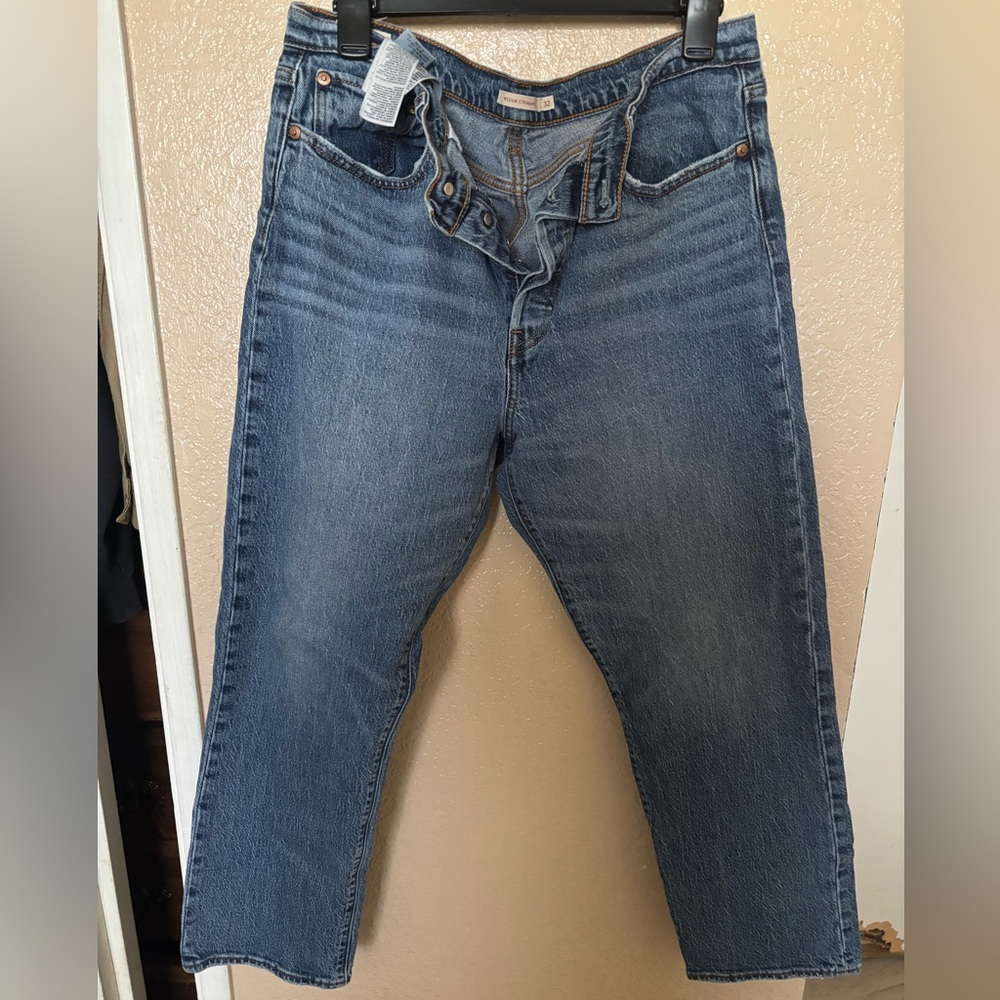 LEVI’S WEDGIE STRAIGHT